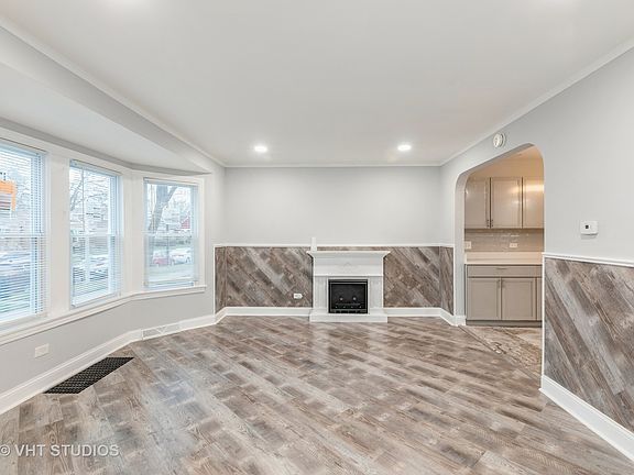 3rd image of 14319 S Clark St