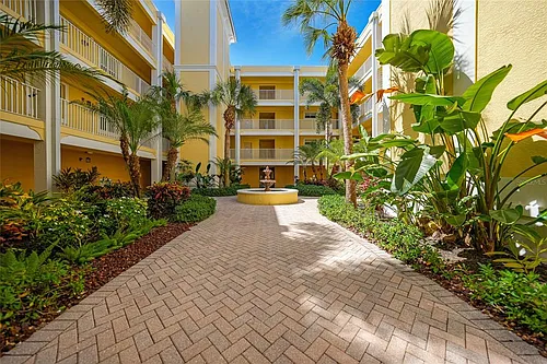 255 W End Dr Photo 1