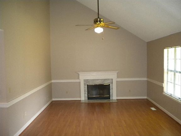 2nd image of 5523 Twin Oaks Dr