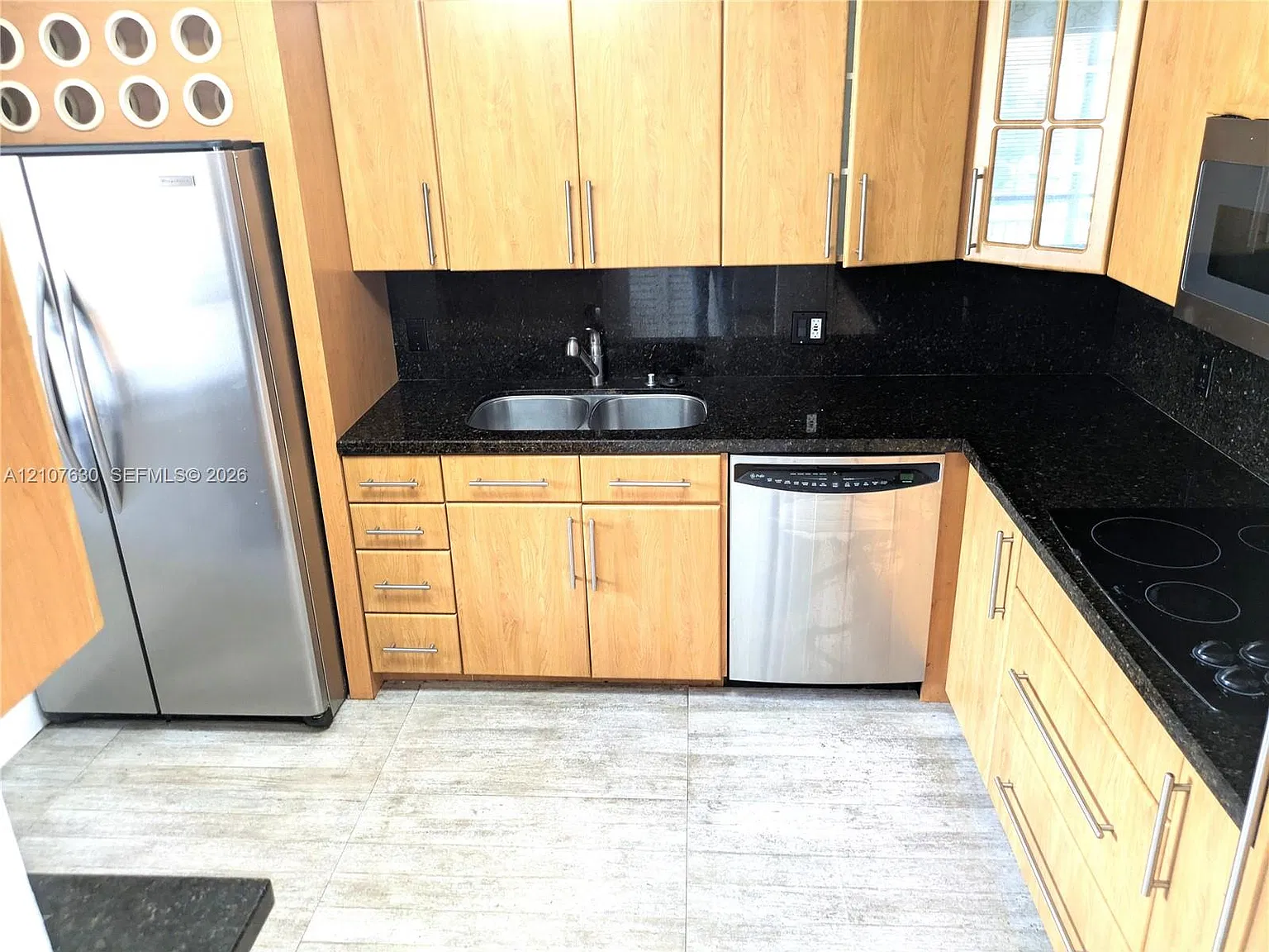 Racquet Club Apartments A — Photo 2