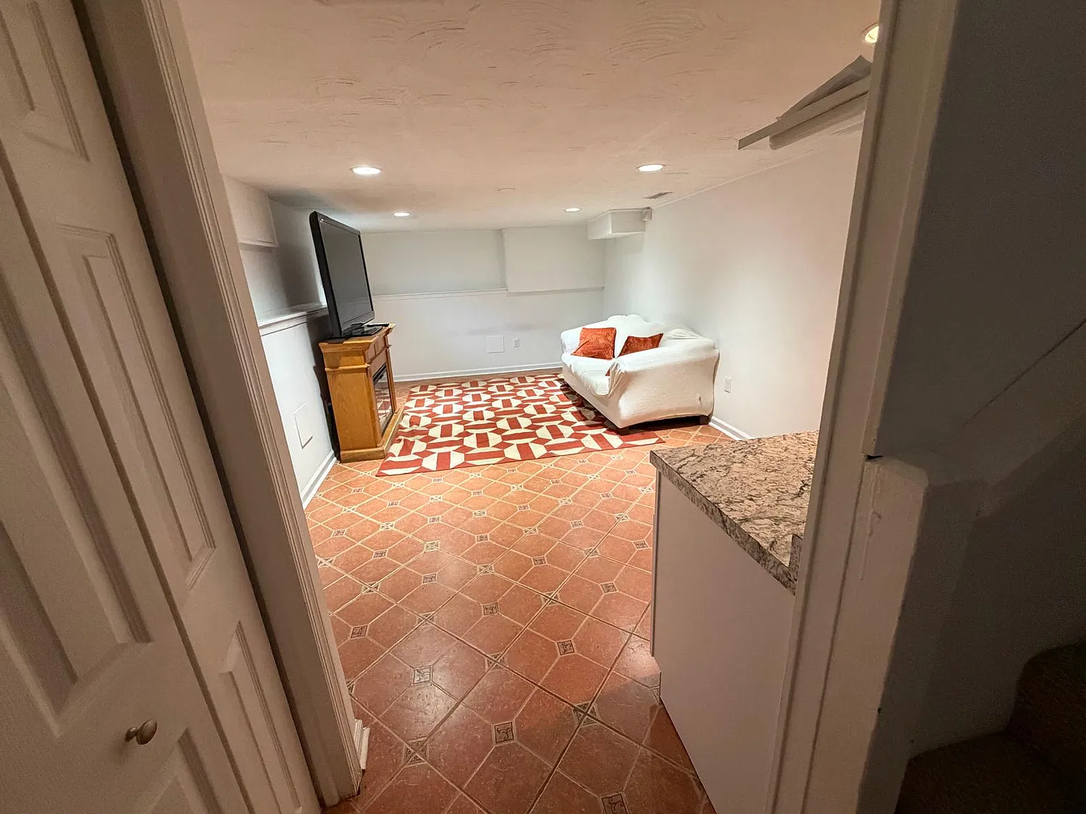 Studio, 600 sqft, $1,375 — Photo 2