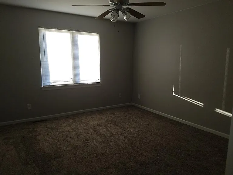 509 Lancaster Ct — Photo 10