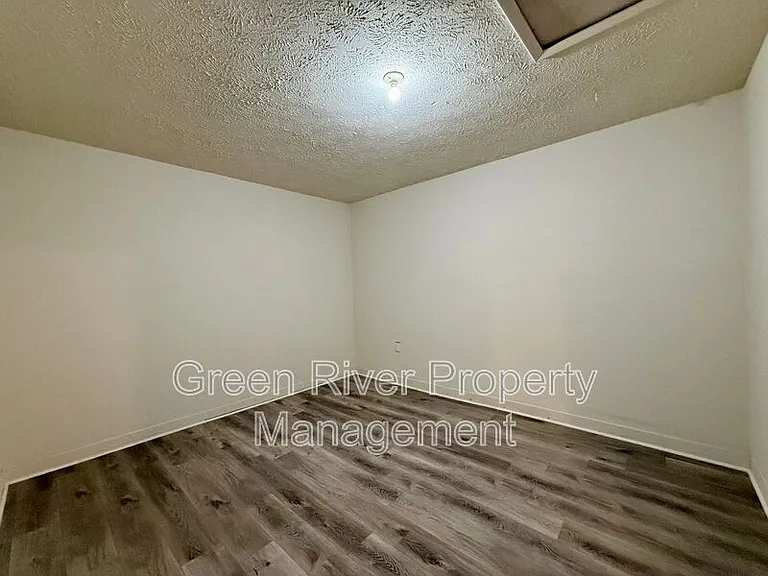 7398 Worthington Rd — Photo 25
