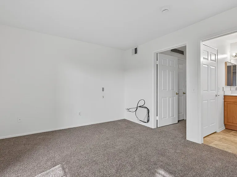 3485 Linden Ave — Photo 14