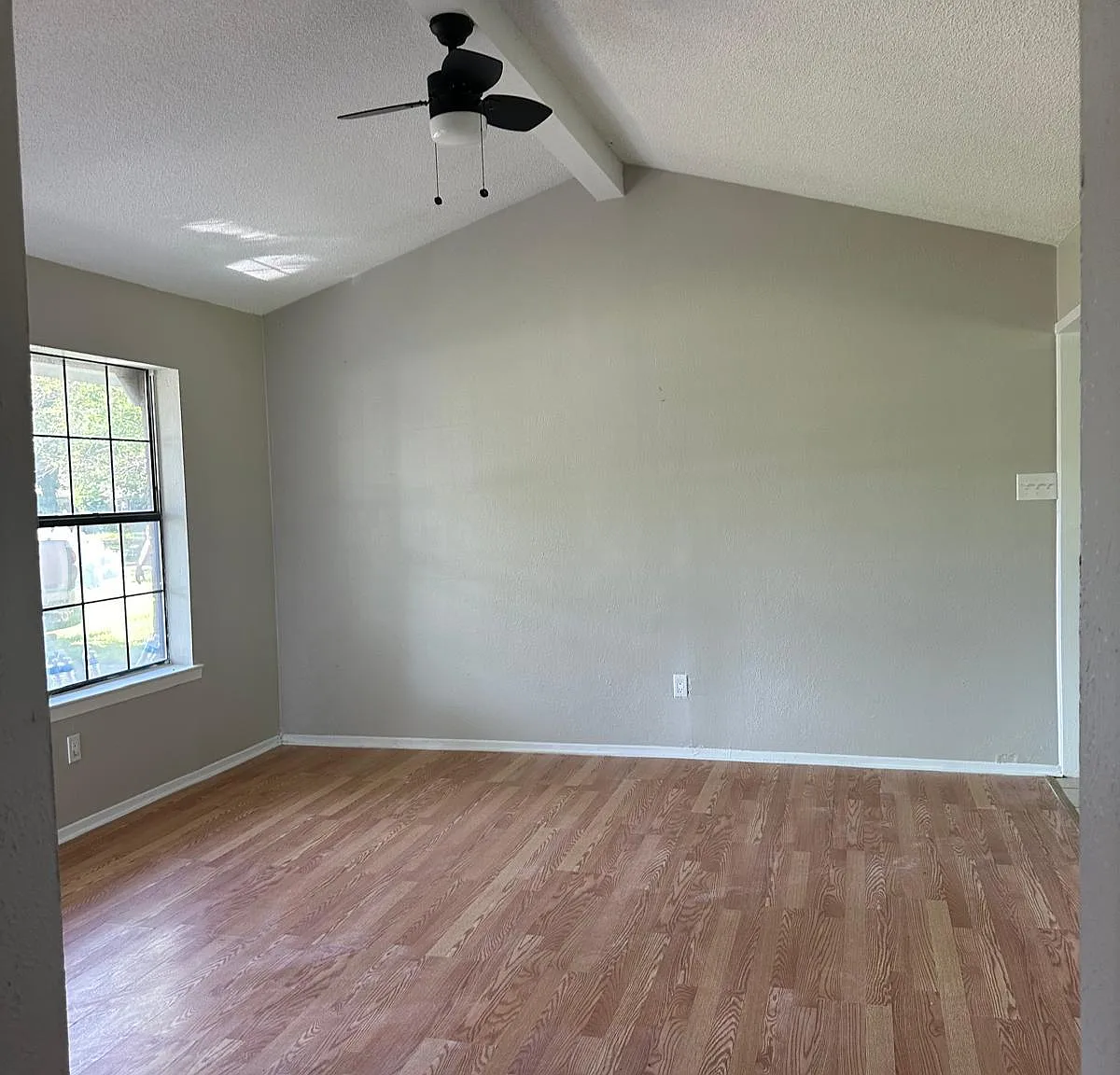 3 bed, 1016 sqft, $1,495 — Photo 1
