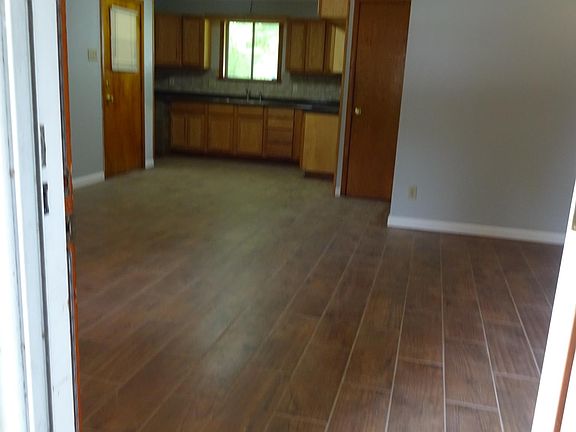 3rd image of 213 Rosewood Dr