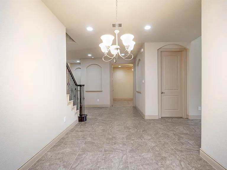 24111 Valencia Ridge Ln — Photo 12