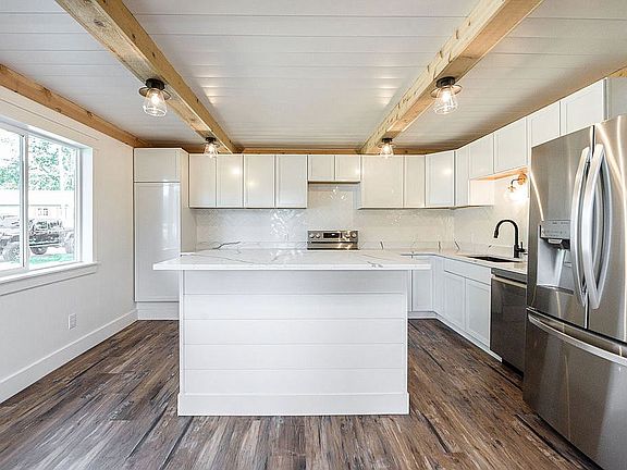 5th image of 523 Lee Lore Ln