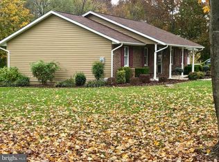 42 Belvedere Farm Ln, Charles Town, WV 25414