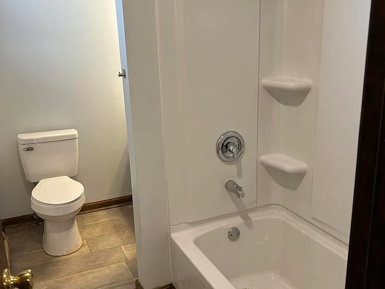 442 Race 2nd Floor Apt St — Photo 10