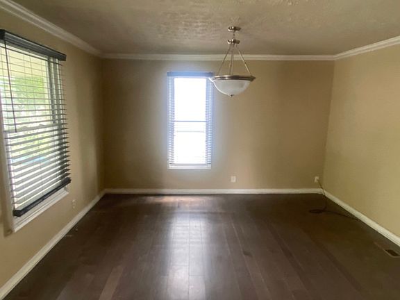 3rd image of 527 Christian Ave
