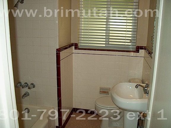 4th image of 1632 E Stratford Ave