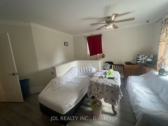3rd image of 1045 Oxford St E