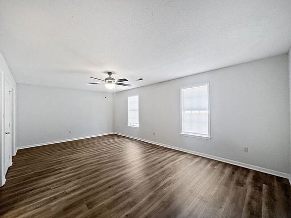 5th image of 3275 Edenshire Ln