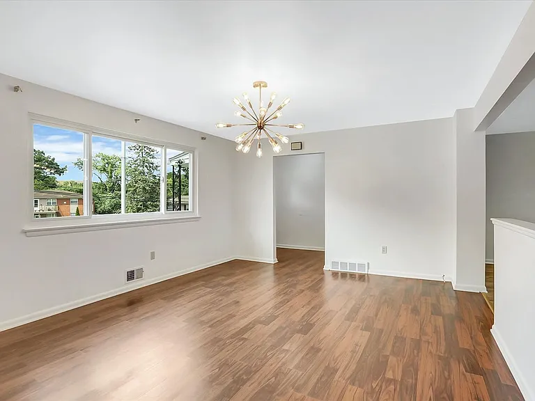 15 Stephen Rd — Photo 6