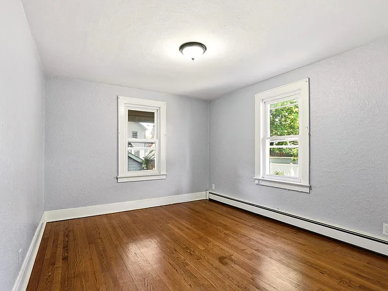712 Sheridan Ave — Photo 2