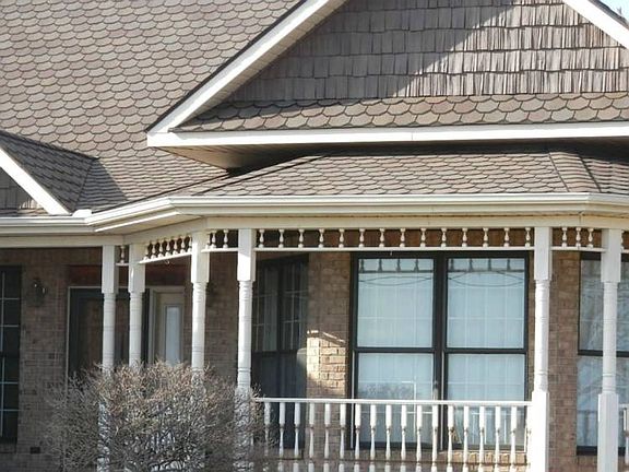 A great covered porch!