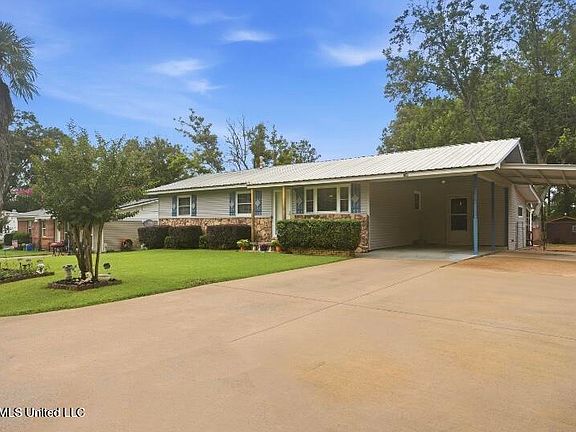 3rd image of 208 Plainview Cir