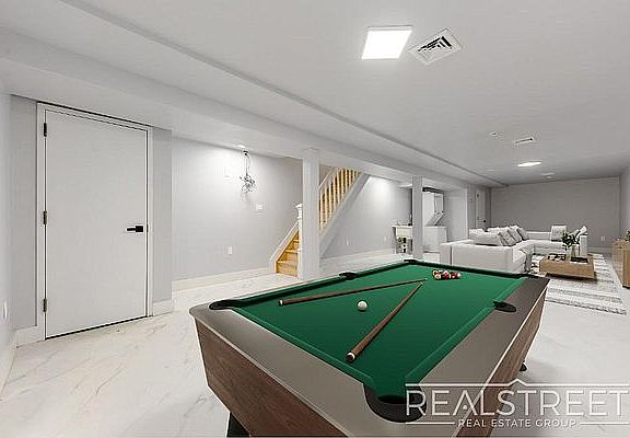 4th image of 246 Vernon Ave APT 1C