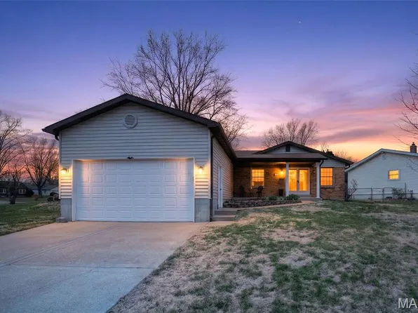 19 Estes Pkwy, Saint Louis, MO 63125