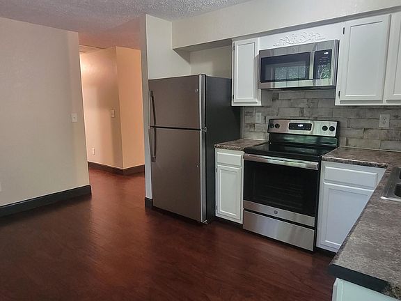 3rd image of 710 Dailey Ave