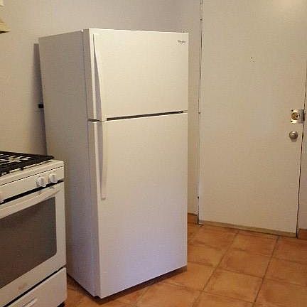 2nd image of 1039 N La Salle Dr APT 11
