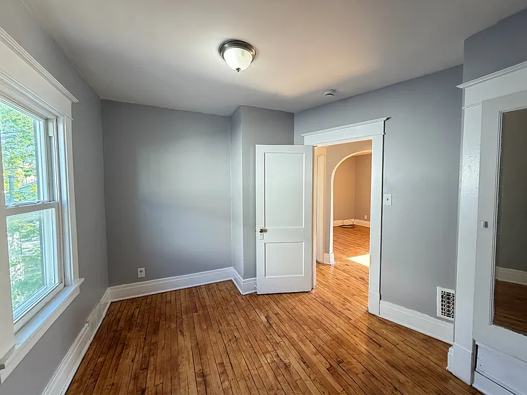 37 Holmes St — Photo 9