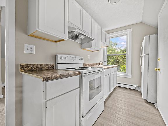 3rd image of 133 Davenport Ave APT 3B