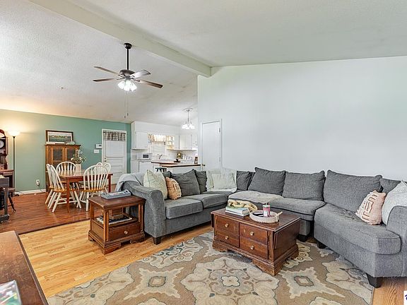 3rd image of 113 Junell St