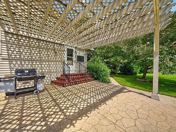 4th image of 26 Garden Ct