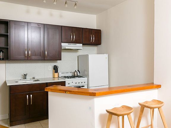 4th image of 433 Wythe Ave APT 4B