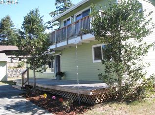722 Pinehurst Dr, Port Orford, OR 97465