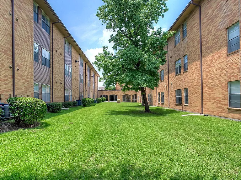 Silver Gardens 62+ Apartments — Photo 3