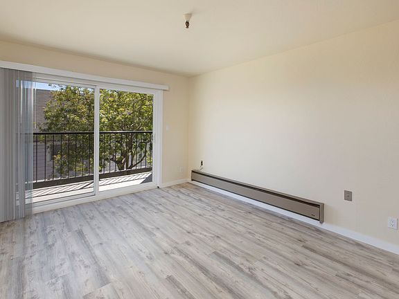 2nd image of 700 Presidio Ave #101