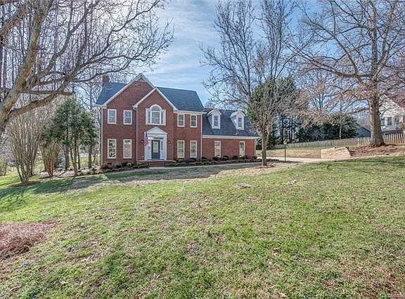 3rd image of 1507 Village Ct