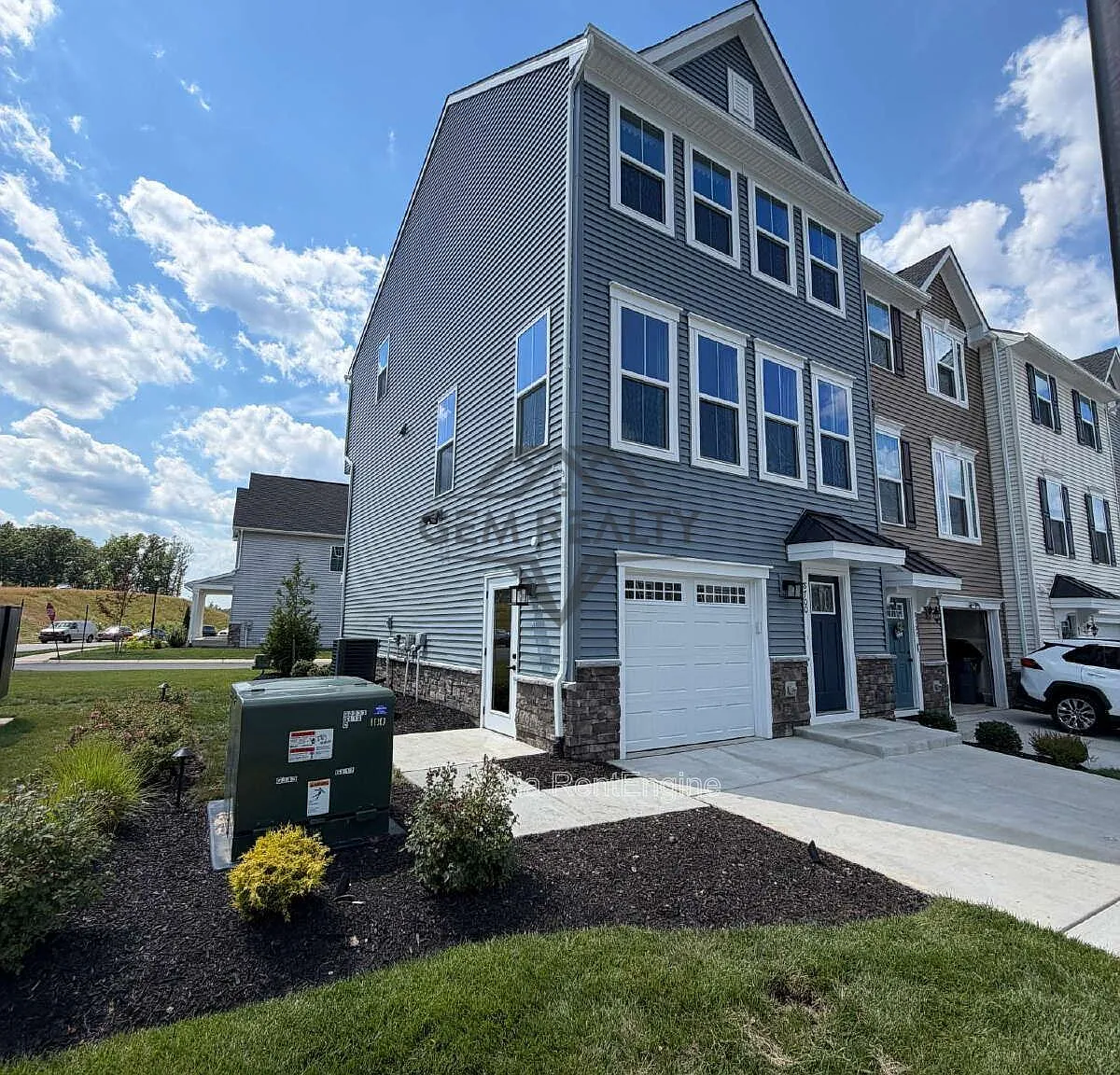 3 bed, 2.5 bath, 2250 sqft, $2,700 — Photo 1