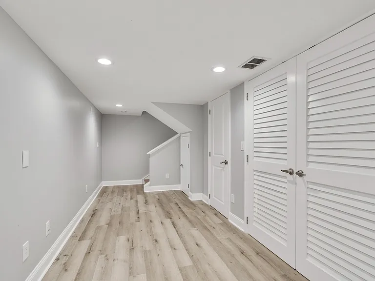 1544 W York St — Photo 23