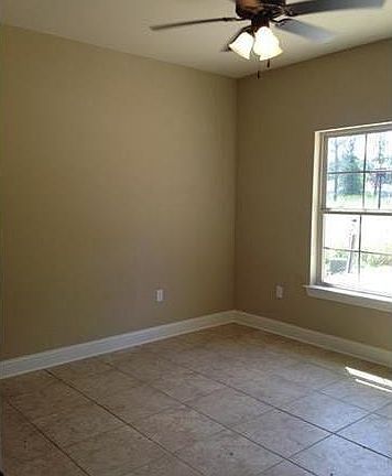 4th image of 124 Village Oaks Blvd
