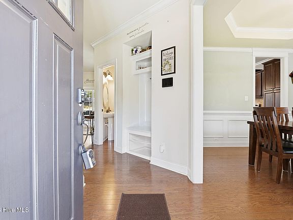 4th image of 886 Micahs Way N