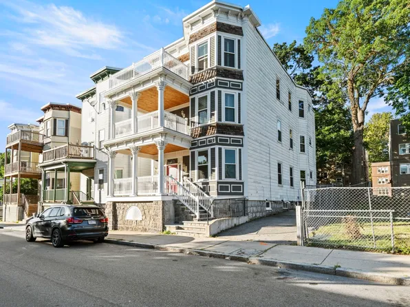 33 Hollander St, Dorchester, MA 02121