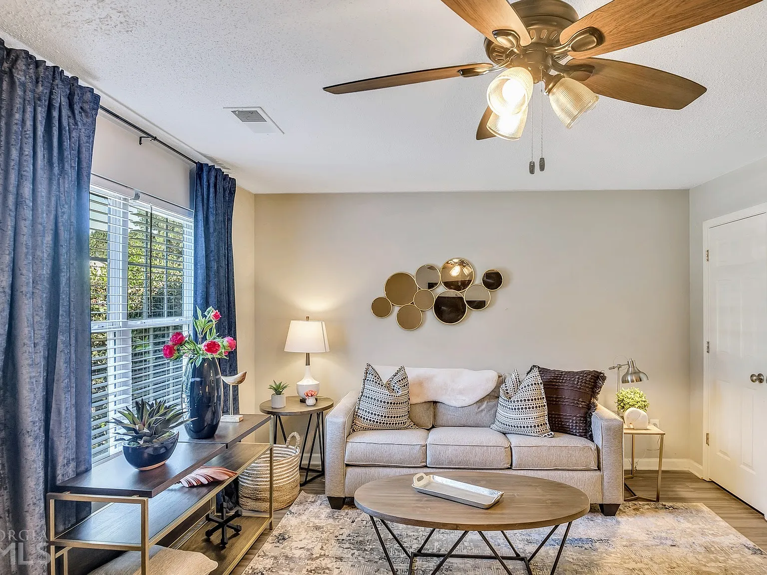 3 bed, 2.5 bath, 100 sqft, $3,600 — Photo 2