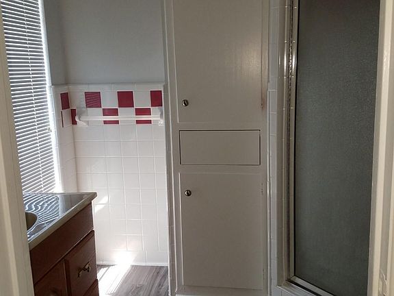 4th image of 1305 Cozby St E