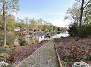 105 Three Pointe Isle Dr, Penhook, VA 24137