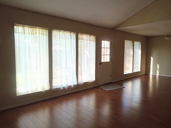 5th image of 2846 Colony Dr