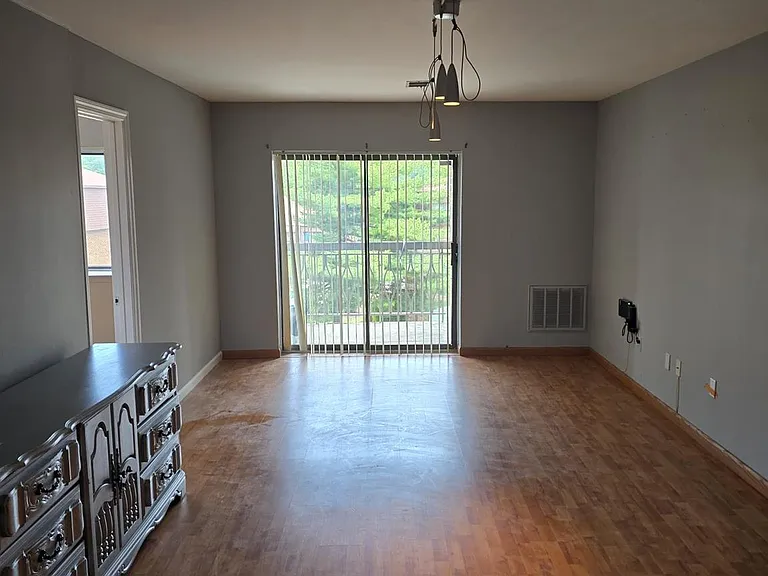 709 Kennedy Dr — Photo 7