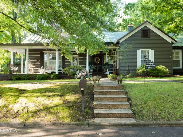 265 E Falconer Ave, Holly Springs, MS 38635