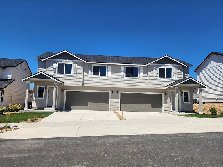 918 SE Starview Ave — Photo 2
