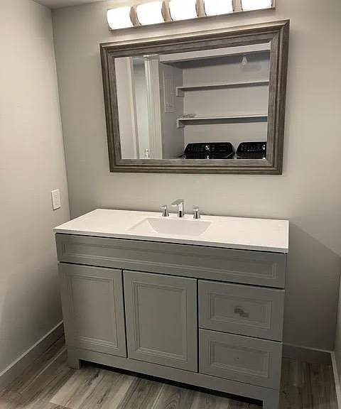 Guest/2nd bedroom bathroom.