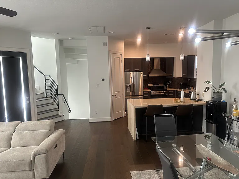 5715 Larkin St #D — Photo 9