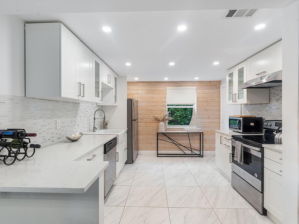 1st image of 1015 Ingraham Avenue #9